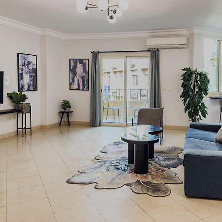 Distinct & Decent 2 Bdr Apt Steps From Nightlife And Airport 开罗 外观 照片