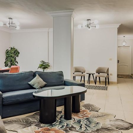 Distinct & Decent 2 Bdr Apt Steps From Nightlife And Airport 开罗 外观 照片