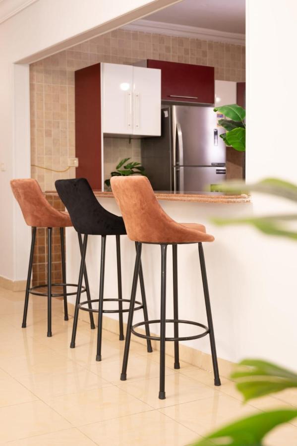 Distinct & Decent 2 Bdr Apt Steps From Nightlife And Airport 开罗 外观 照片