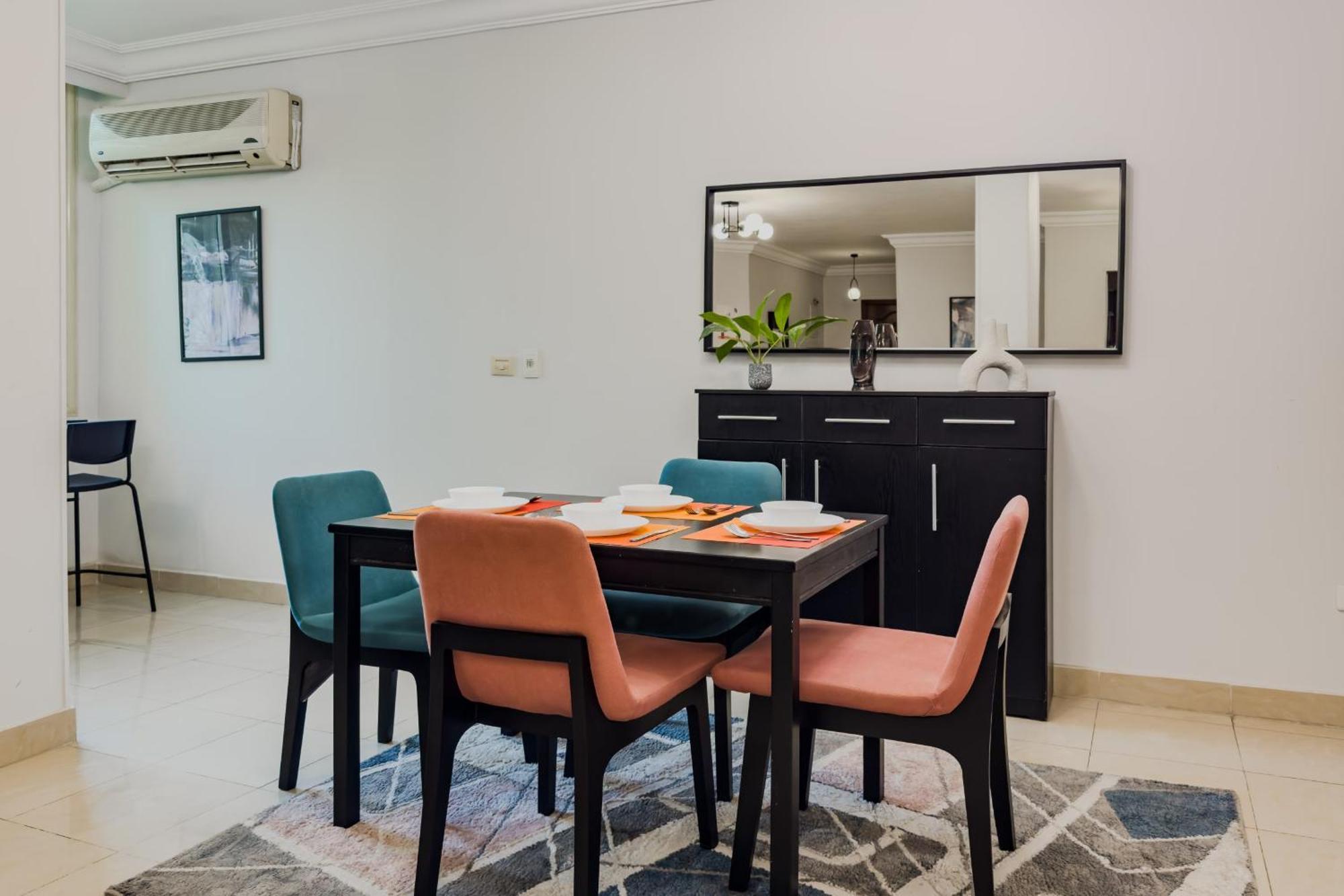 Distinct & Decent 2 Bdr Apt Steps From Nightlife And Airport 开罗 外观 照片