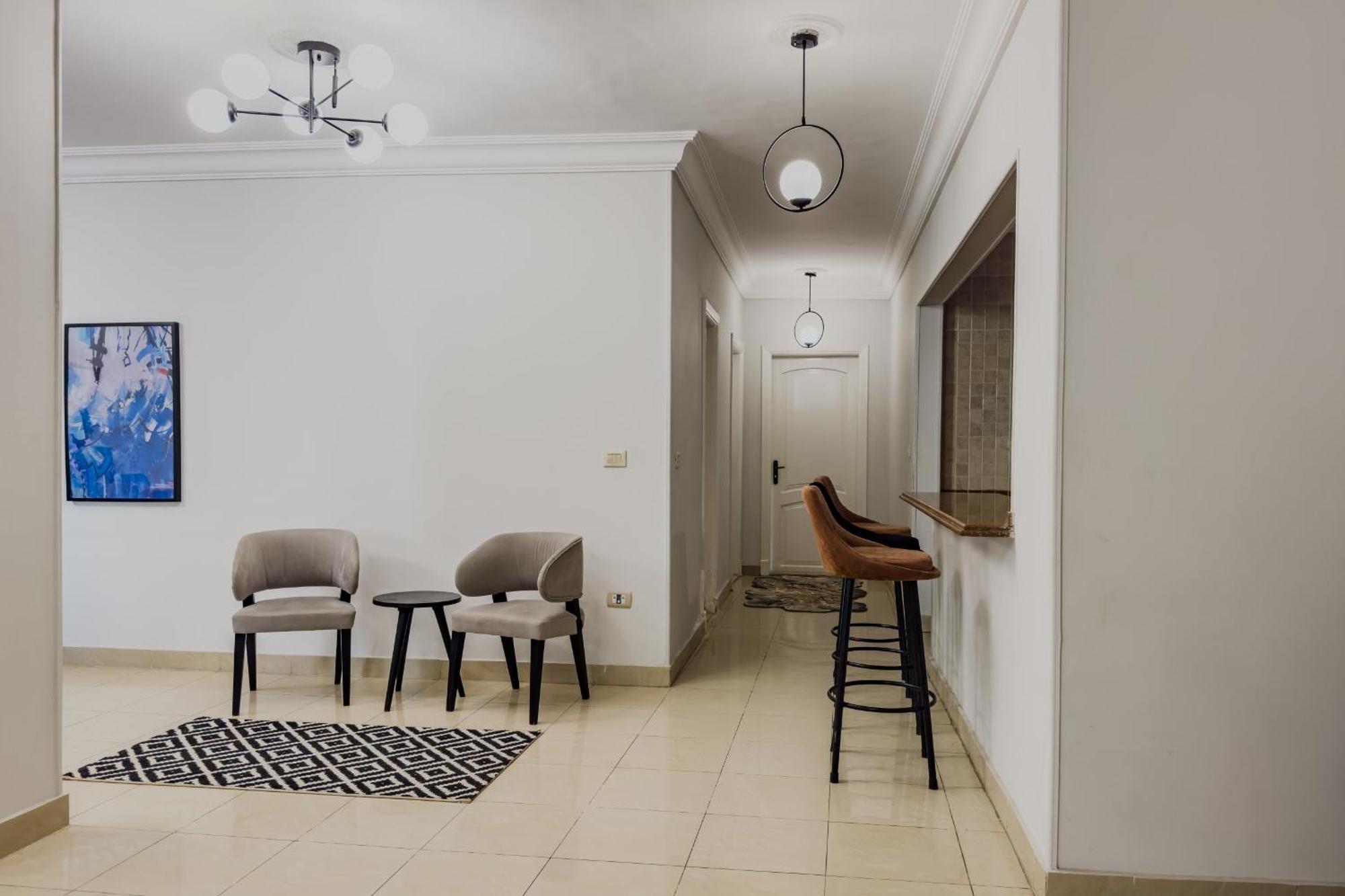 Distinct & Decent 2 Bdr Apt Steps From Nightlife And Airport 开罗 外观 照片
