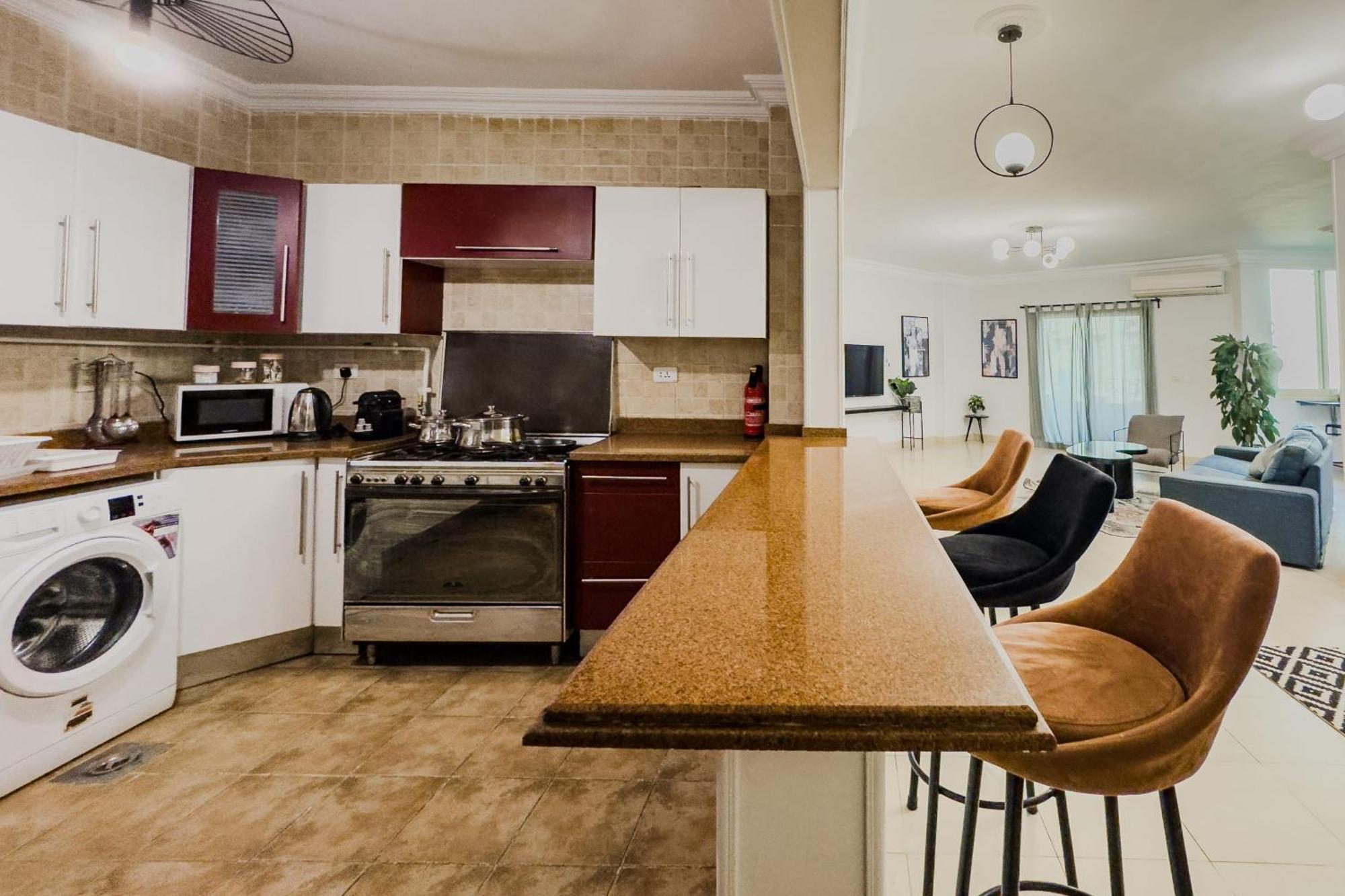 Distinct & Decent 2 Bdr Apt Steps From Nightlife And Airport 开罗 外观 照片